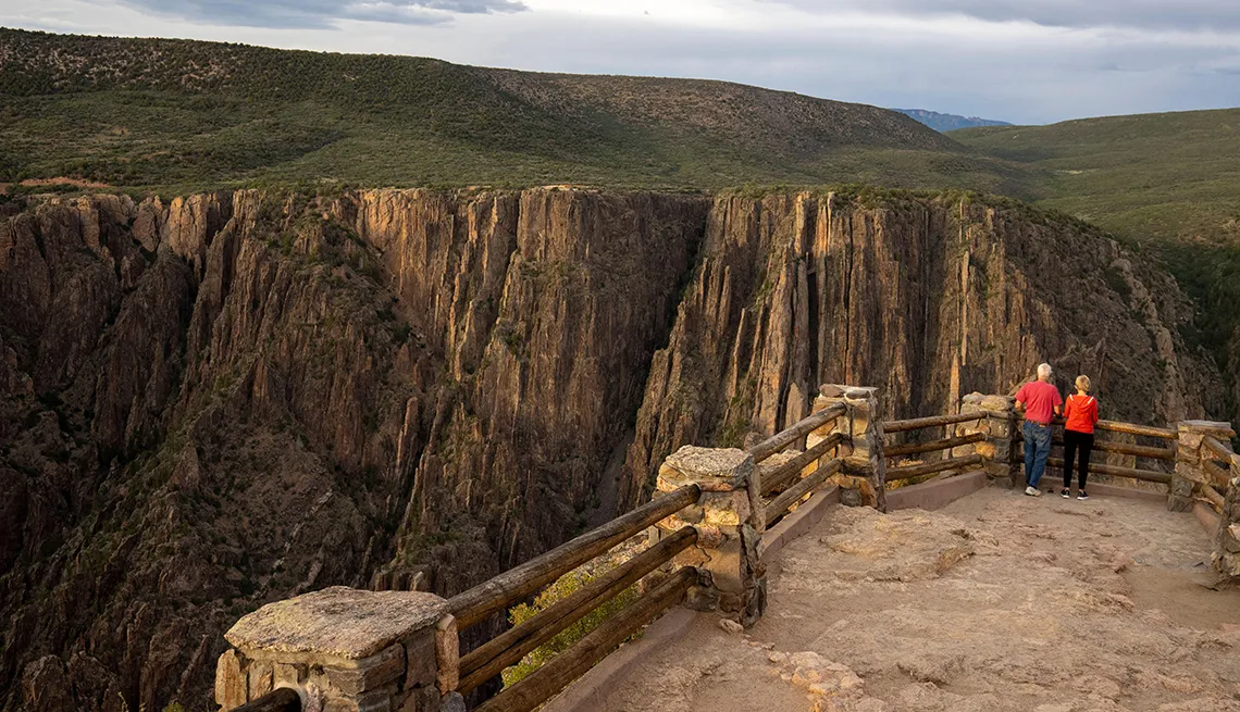 Black Canyon of the Gunnison summer overlook views