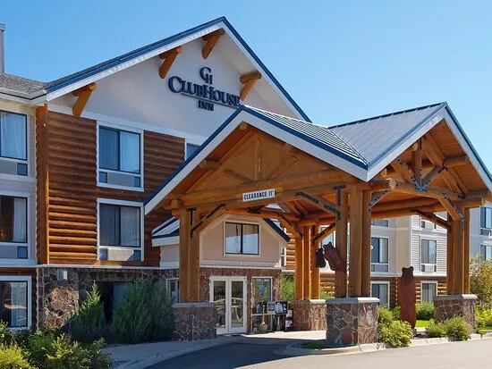 Budget hotel exterior near Yellowstone with mountain views