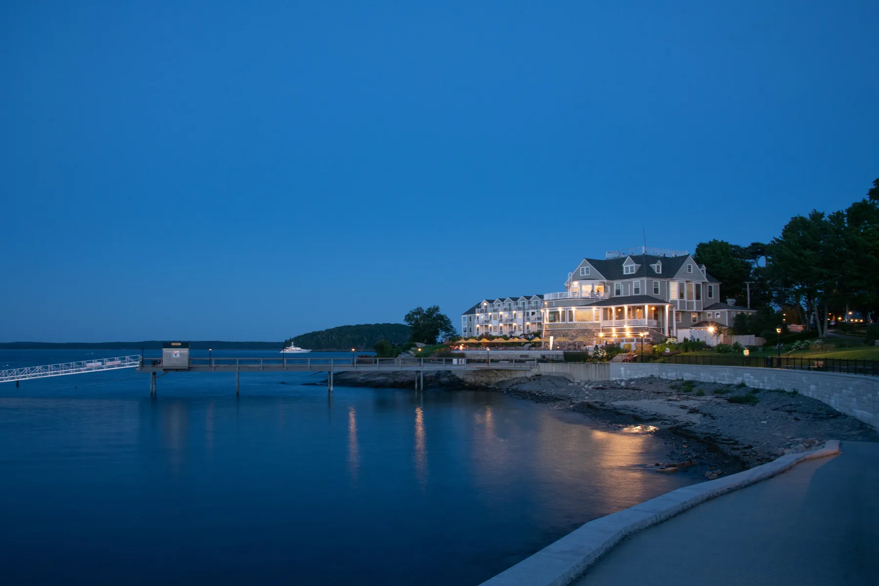Bar Harbor Inn oceanfront hotel with elegant accommodations near Acadia National Park